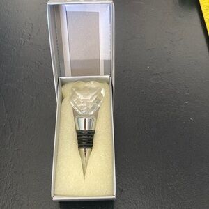 Heart wine stopper in box hard plastic looks like a crystal